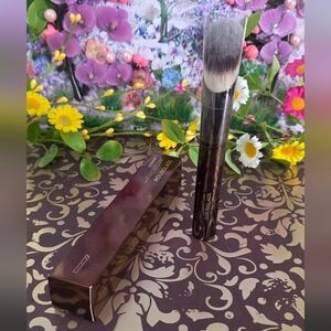 Hourglass Ambient foundation brush.